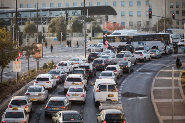 שעות לפני שבת: עומסי תנועה בכניסה לירושלים