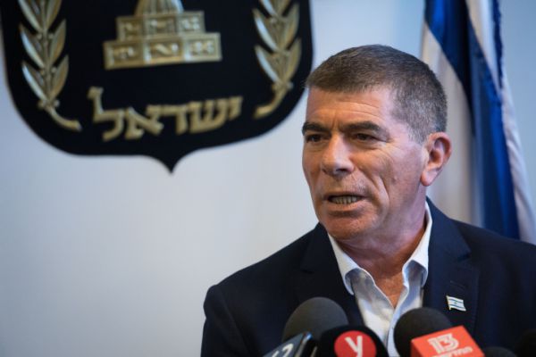 גבי אשכנזי הודיע לגנץ: עוזב את כחול לבן