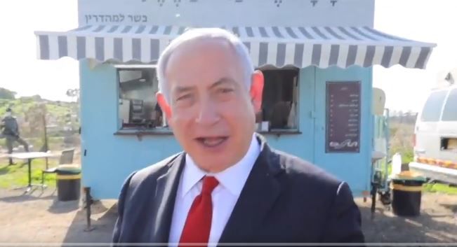 צפו: איפה נתניהו עצר לאכול פלאפל?