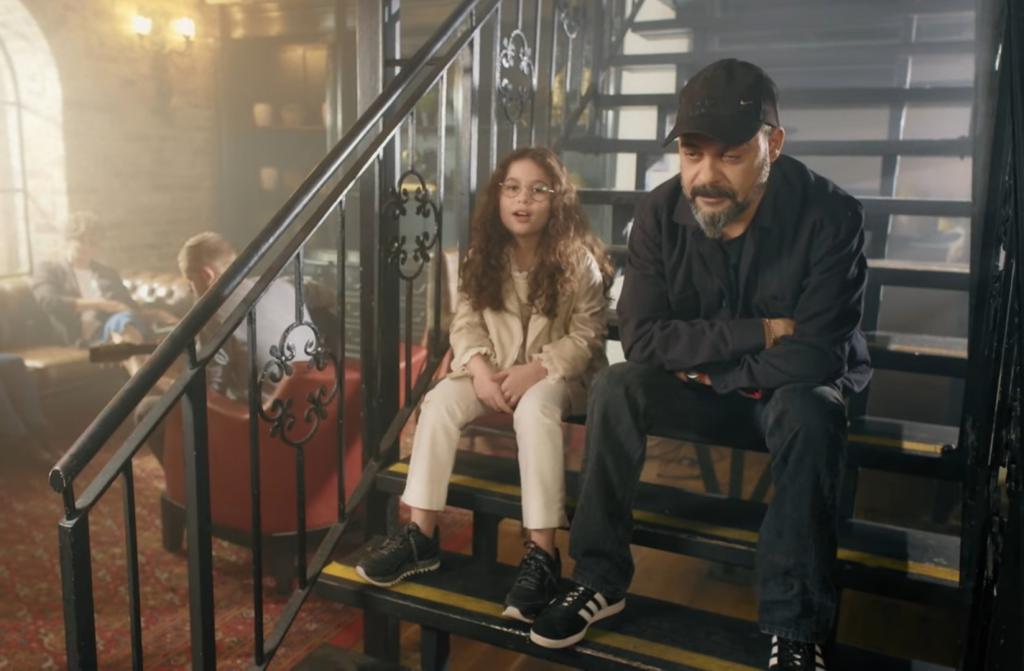 צפו: עמיר בניון ובתו בקליפ עם המשפחות השכולות