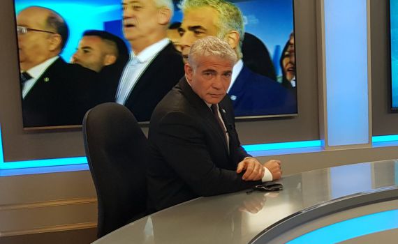 לפיד: למוד נסיון מר מכל אלו ש"לא ישבו עם נתניהו"