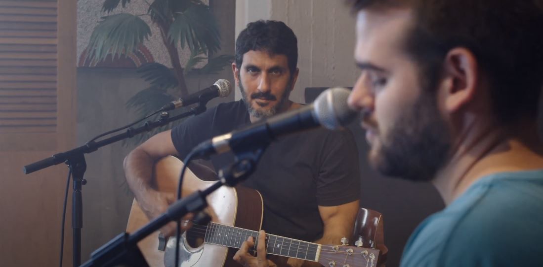 מרגש:צחי הלוי מגשים חלום לפצוע הסרוג מצוק איתן