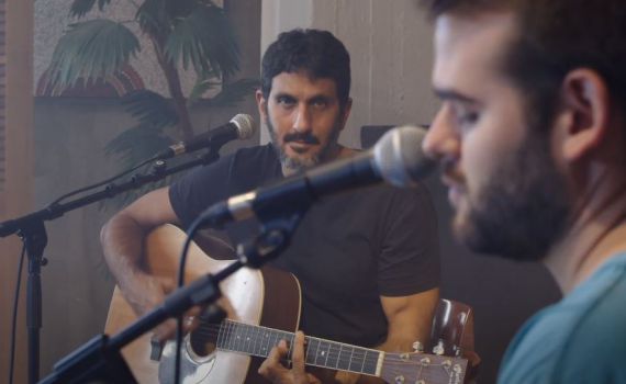 מרגש:צחי הלוי מגשים חלום לפצוע הסרוג מצוק איתן