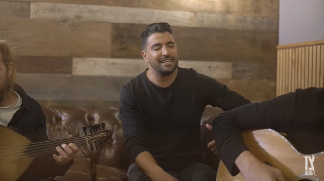 צפו: משה פרץ במחווה לנעמי שמר