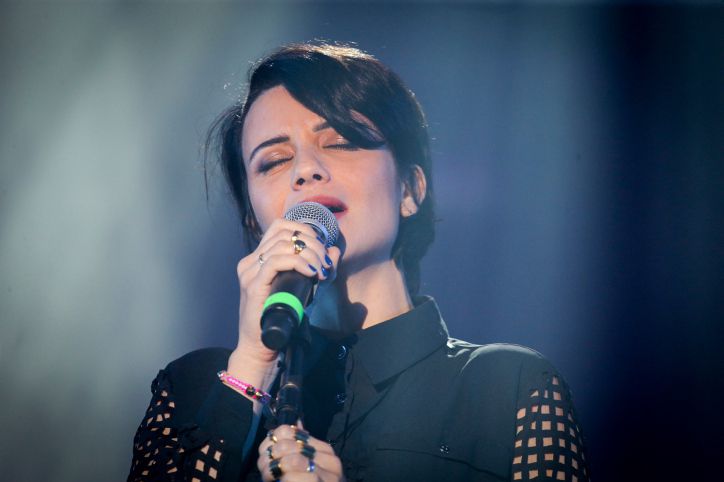 נינט טייב שרה לזכרו של צביקה פיק