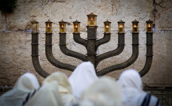 מתי מדליקים נרות חנוכה? הלכות חנוכה תשפ"א 2020