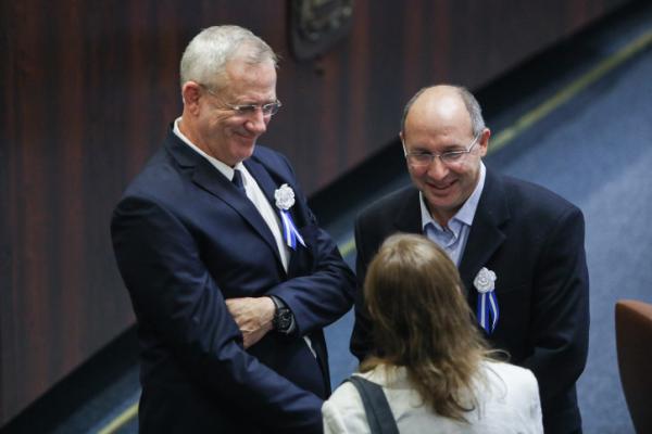 גנץ מפטר את ניסנקורן: "בחר בית פוליטי חדש"