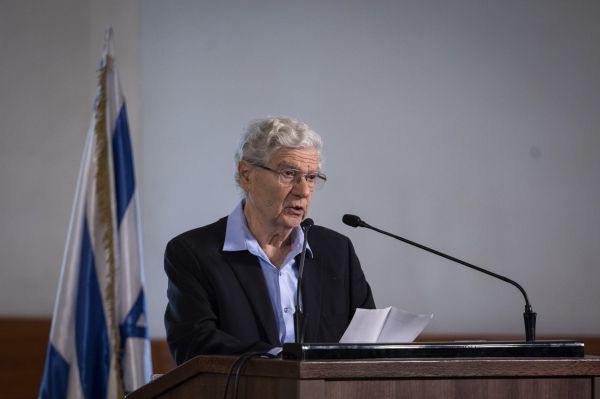 למה אהרון ברק פסק "נגדנו"? / תגובה