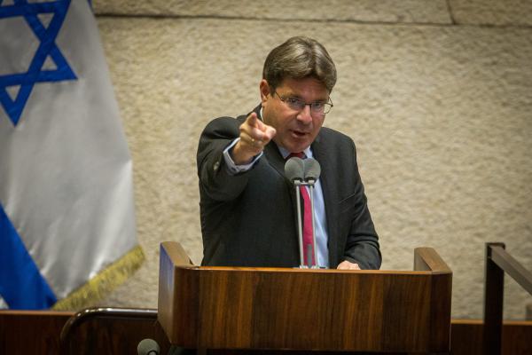 עוד שר התפטר: המשוריינת של נתניהו בדרך לכנסת