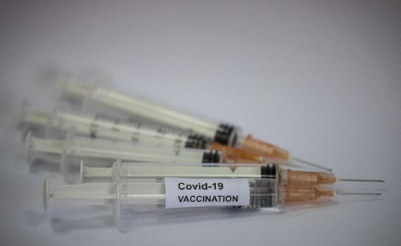 פייזר מדווחת: שני אנשים מתו לאחר שקיבלו חיסון