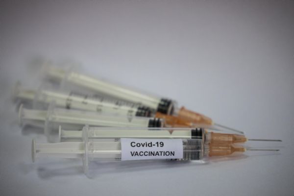 פייזר מדווחת: שני אנשים מתו לאחר שקיבלו חיסון