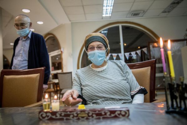 חנוכה בצל הקורונה: איך תימנעו מעלייה בתחלואה?