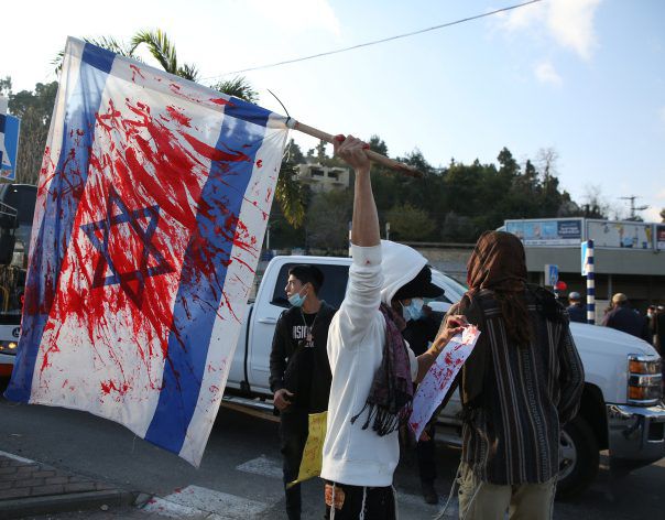 נוער הגבעות, אתם מטייחים! 