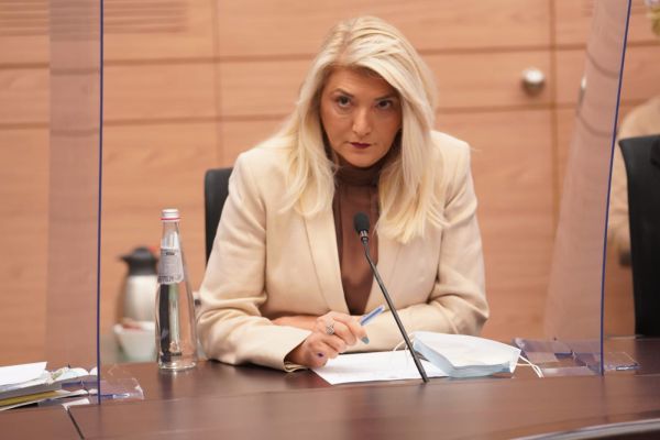 המנכ"לית היוצאת מביעה תמיכה במארק