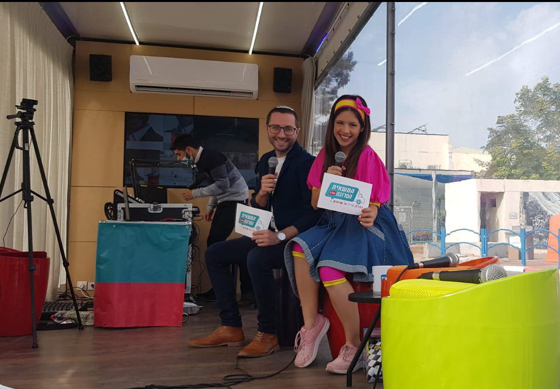 שידור חי מהמשאית הסרוגה: חוגגים בגוש עציון