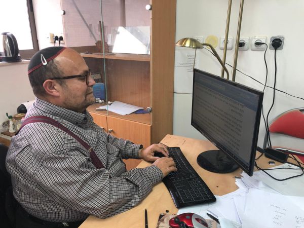 דע מה שתשיב: אהרון גרנות הודף את הטענות בטוקבקים