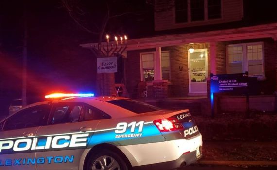 אנטישמיות בארה"ב: אדם הותקף במהלך הדלקת נרות