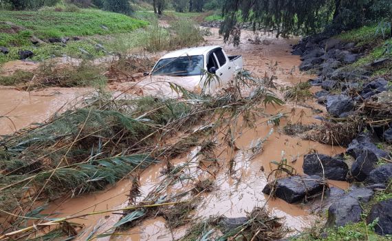 במזג האוויר הסוער: חולצו 12 בני אדם שנלכדו בגשם