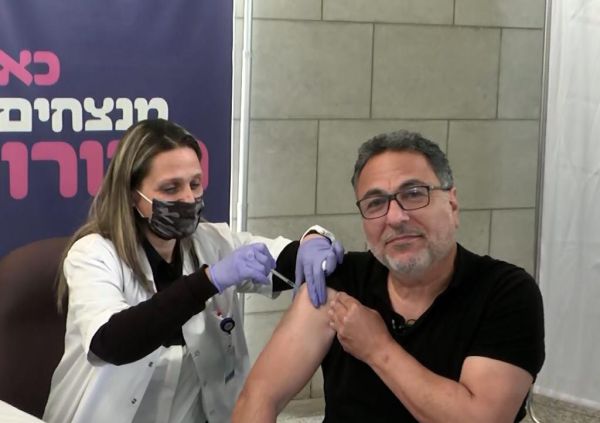 נתנו כתף: אלו המפורסמים שהתחסנו ראשונים לקורונה