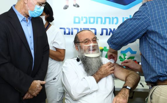 הרב בורשטין התחסן: "חייבים לעצור את המגפה"