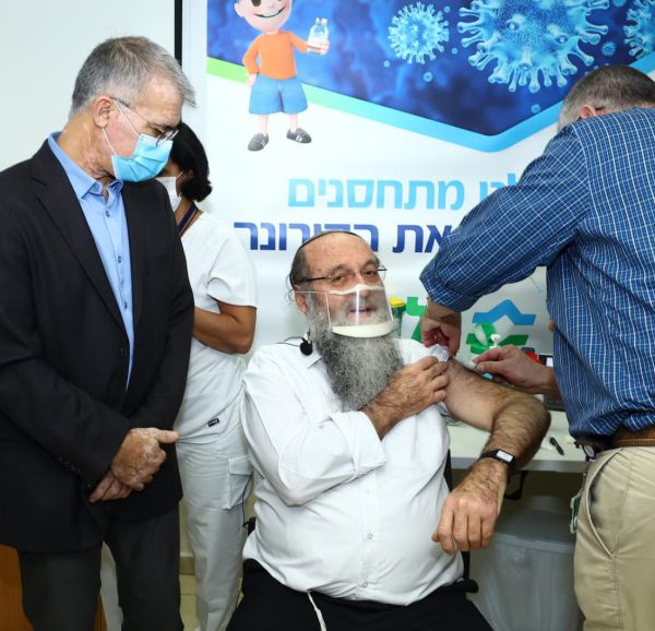 הרב בורשטין התחסן: "חייבים לעצור את המגפה"