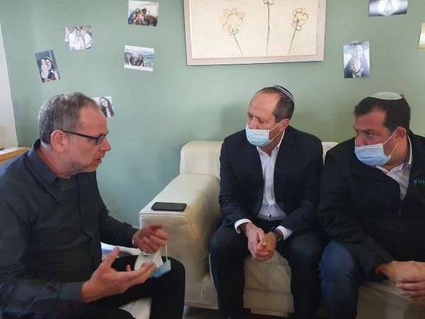 מתגברת הדרישה להרחבת טל מנשה כתשובה לרצח