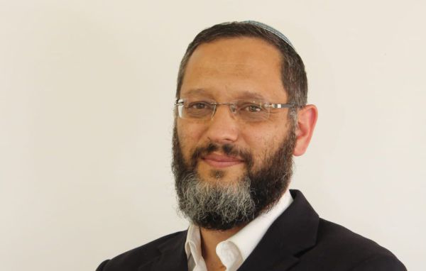 הרב בראלי: זה מי שאסור לו להתפלל במניין בקורונה