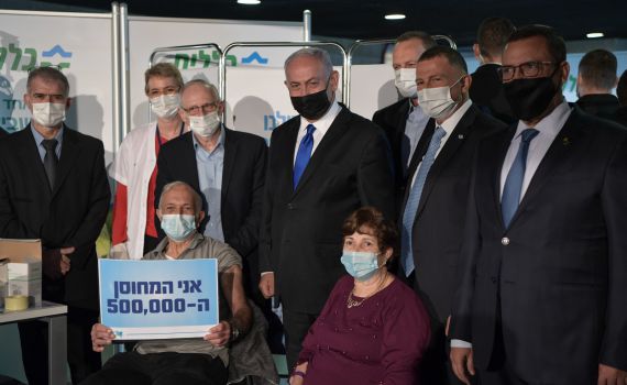 המתחסן החצי מיליון בישראל זכה לכבוד