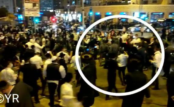 כתב אישום: שוטר תקף חרדי שהעיר לו על עטית מסיכה