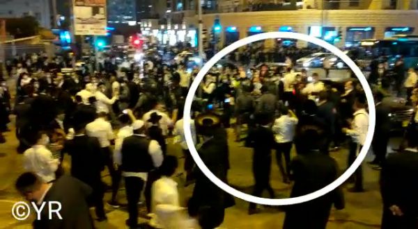 כתב אישום: שוטר תקף חרדי שהעיר לו על עטית מסיכה