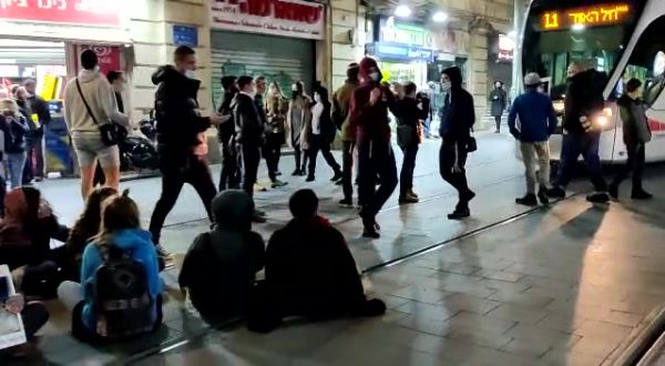 עצורים וחסימות: הפגנות להקמת ועדת חקירה