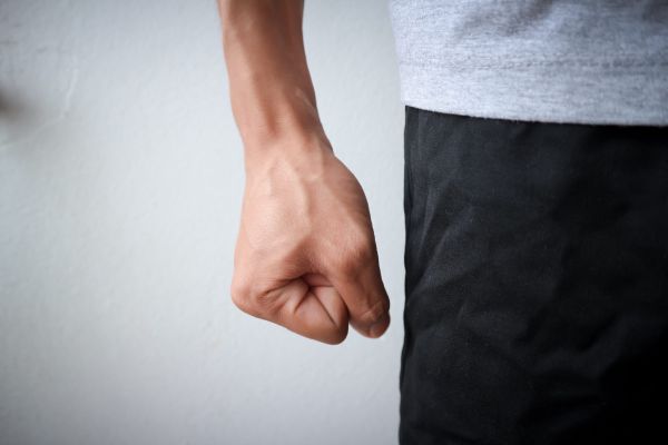 פקחים שהעירו לערבי על עטיית מסיכה הותקפו