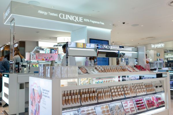 קליניק משיקים מולטי באלם חדש לשפתיים