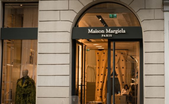 אחרי שנאשם באנטישמיות: ג'ון גליאנו ממשיך ליצור