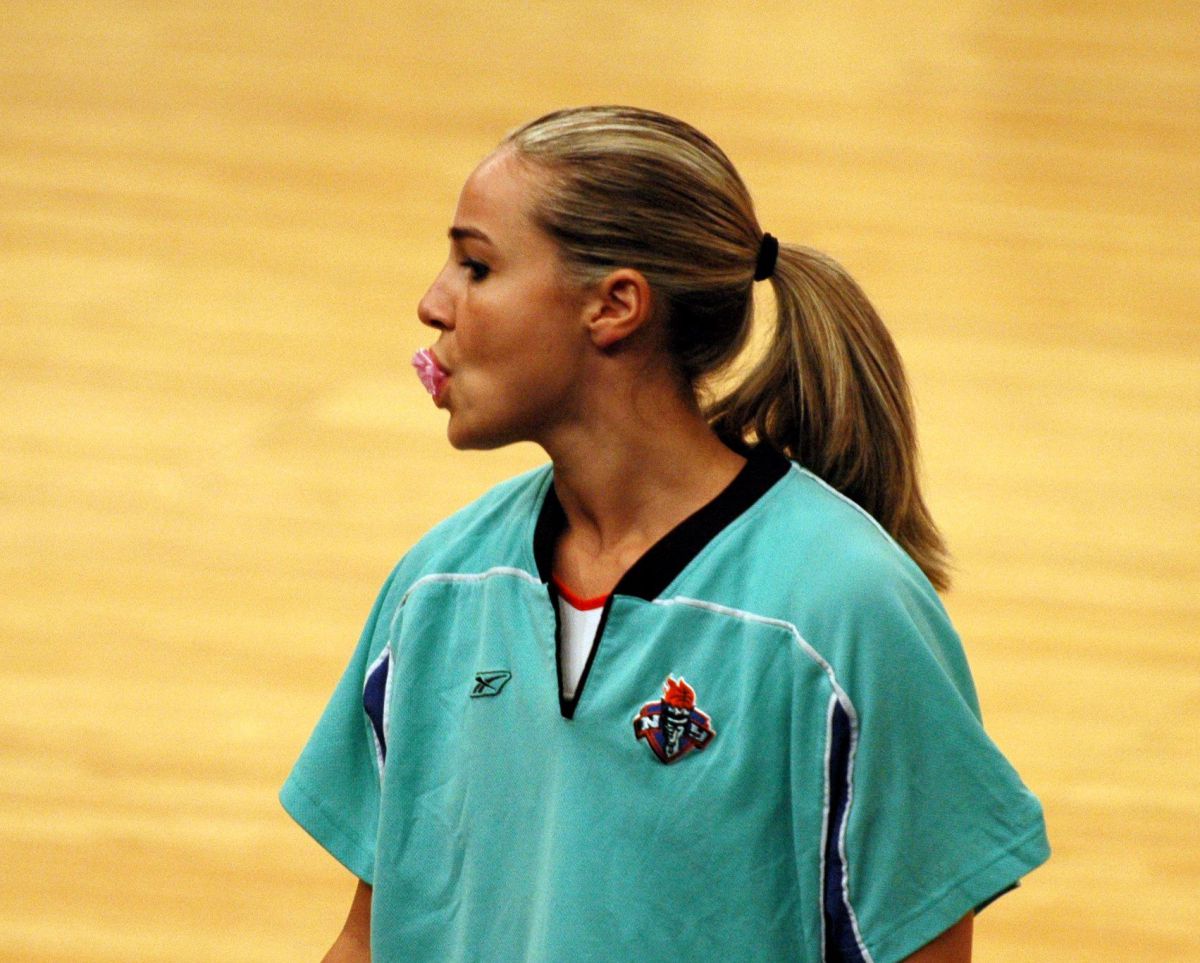 לראשונה בהיסטוריה: מאמנת הובילה קבוצת NBA