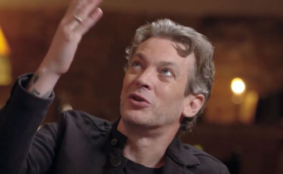 שואף להרגיש את אלוהים? מוקי מדבר על האמונה שלו