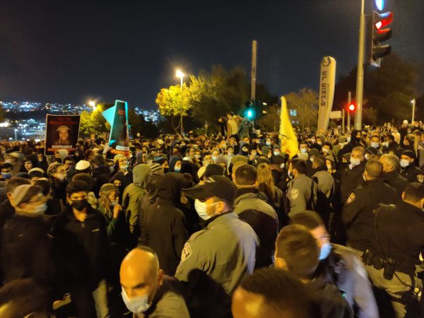 אלפים בהפגנה מול מח"ש: "לסגור את ימ"ר ש"י"