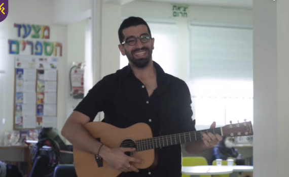 צפו: ההפתעה המרגשת של חנן בן ארי