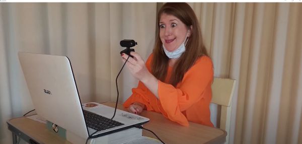 צפו: נויה מנדל בפרודיה משעשעת על מופעי הזום