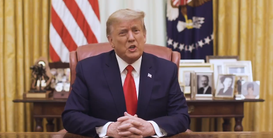 טראמפ מגיב לקלוני: 'צא מהפוליטיקה ותחזור לטלוויזיה'