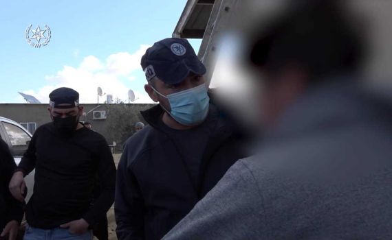 צפו: מעצר הנער הבדואי שחילל מצבות בבית הקברות