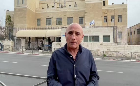 שלח בבית המשפט: "למה נתניהו לא פה?"