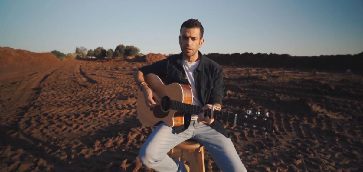 17 שנה לאחר פטירת אביו: המוזיקאי הסרוג בשיר לזכרו