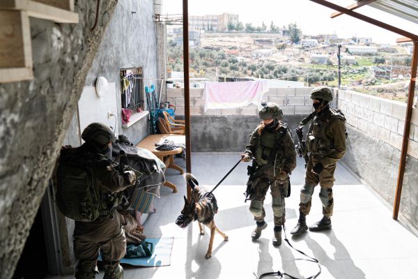 תיעוד: כך תופסים אמל"ח וכסף טרור בהר חברון