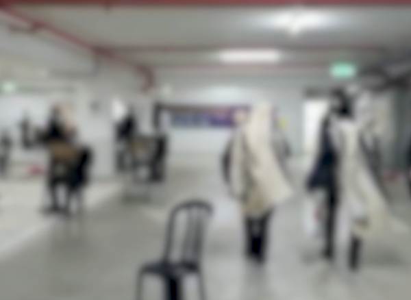 צפו: המשטרה פשטה על מניין בחניון תת קרקעי בלוד