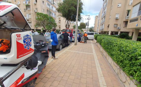 נתניה: שלושה ילדים נפגעו משאיפת עשן בשריפה