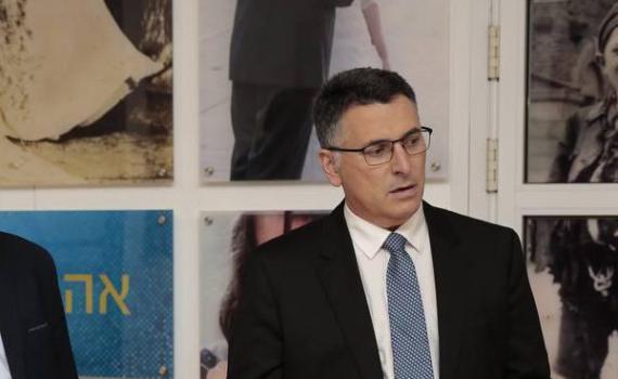 סער: "יש לנו מחויבות מוסרית לניצולי השואה"