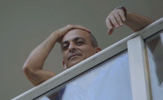 בלי מסיכות: רוני גמזו כפי שמעולם לא ראיתם. צפו