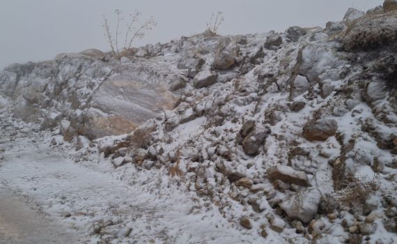 הסערה כבר פה: שלג החל לרדת בחרמון. צפו
