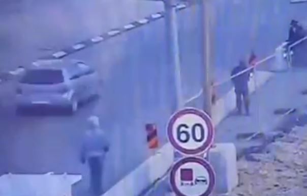 הפיגוע בגוש עציון: המחבל רץ, שלף סכין וחוסל. צפו בתיעוד